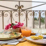 ベッド・アンド・ブレックファスト Blu Maison トロペーア