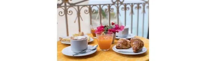 Alojamento de Acomodação e Pequeno-almoço Blu Maison 4*