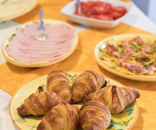 ベッド・アンド・ブレックファスト Blu Maison トロペーア