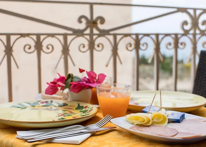 ベッド・アンド・ブレックファスト Blu Maison トロペーア